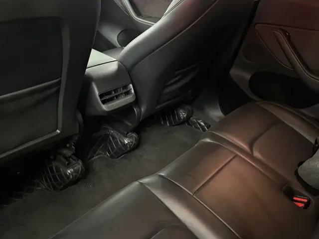 Tesla Model Y — Фото автомобиля 17