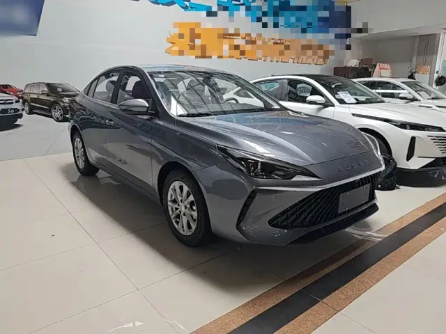 Roewe i5 — Фото автомобиля 3