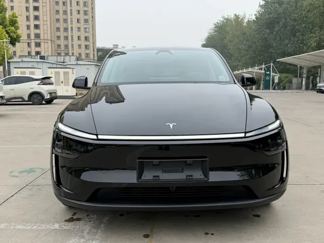 Tesla Model Y — Фото автомобиля 2