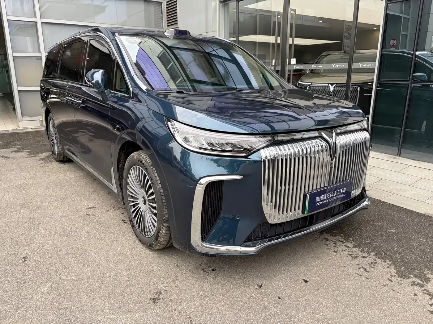 Voyah Auto Voyah Dreamer 2025 Model PHEV 4WD Premium QianKun Edition — Фото автомобиля 3