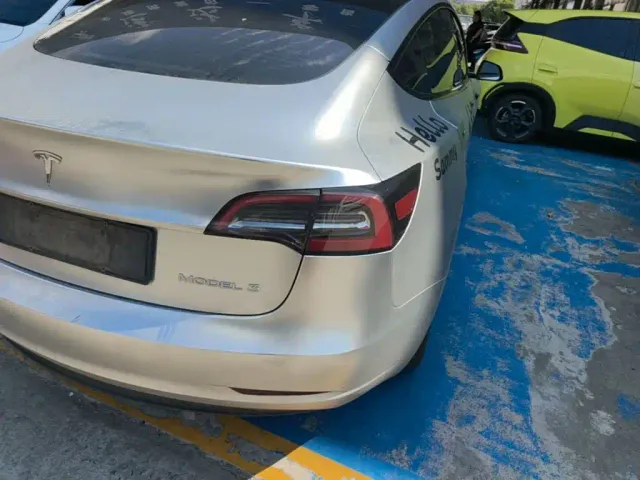 Tesla Model 3 — Фото автомобиля 7