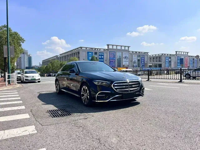 Mercedes-Benz E-Class — Фото автомобиля 3