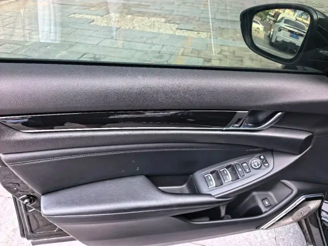 Honda Accord — Фото автомобиля 10