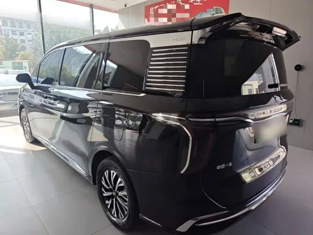 Hongqi HQ9 PHEV — Фото автомобиля 4