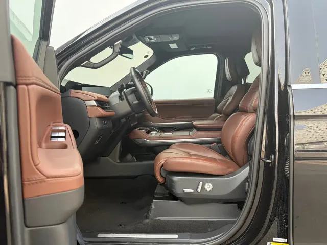 Lincoln Navigator — Фото автомобиля 9