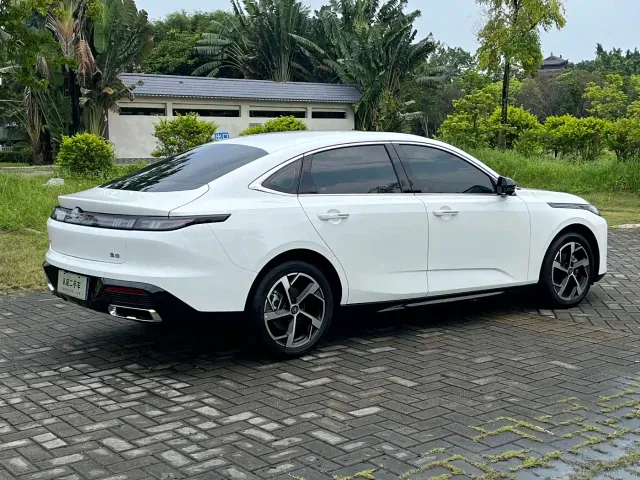 Changan Eado — Фото автомобиля 6