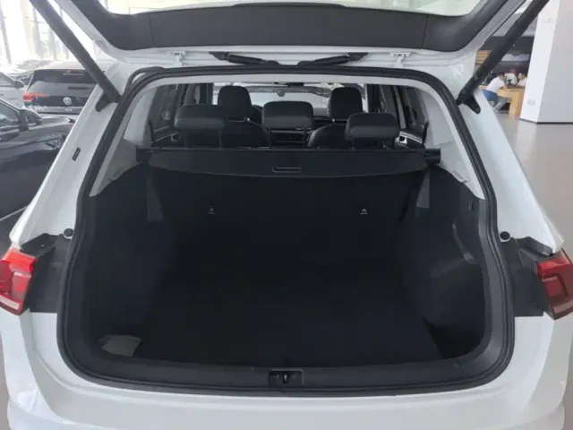 Volkswagen Tiguan L — Фото автомобиля 18