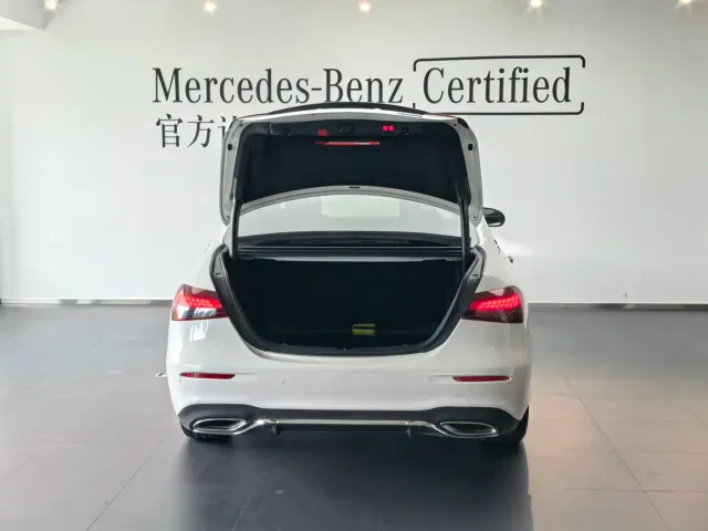 Mercedes-Benz E-Class — Фото автомобиля 13