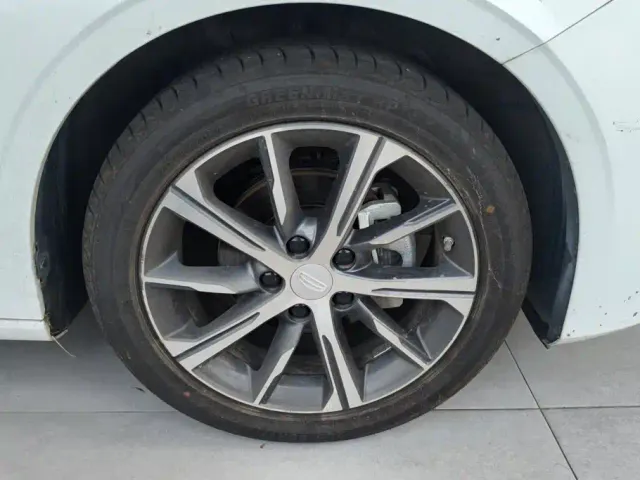 Geely Emgrand — Фото автомобиля 6