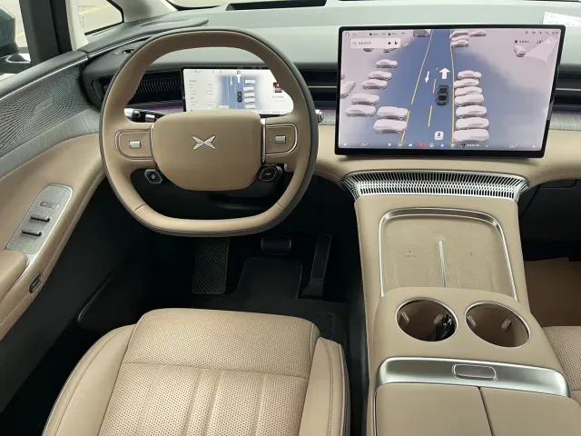 Xpeng X9 — Фото автомобиля 22