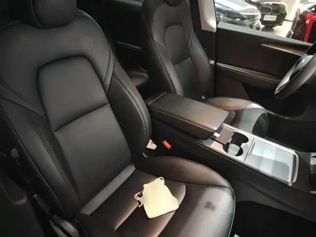 Tesla Model Y — Фото автомобиля 24