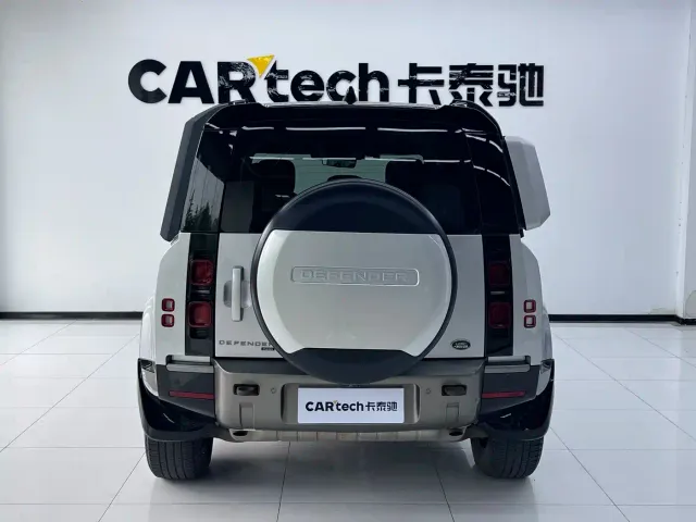 Land Rover Defender — Фото автомобиля 25