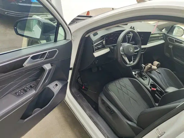 Volkswagen Tiguan L — Фото автомобиля 15
