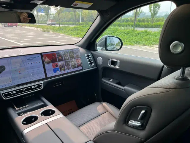 Li Auto L9 — Фото автомобиля 12