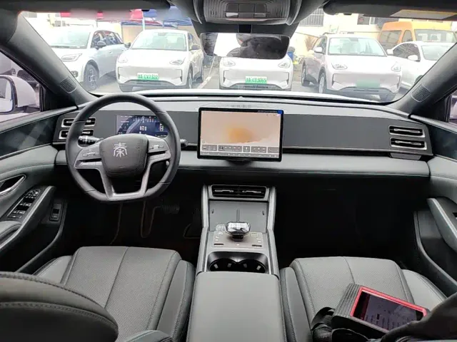 BYD Qin L — Фото автомобиля 9