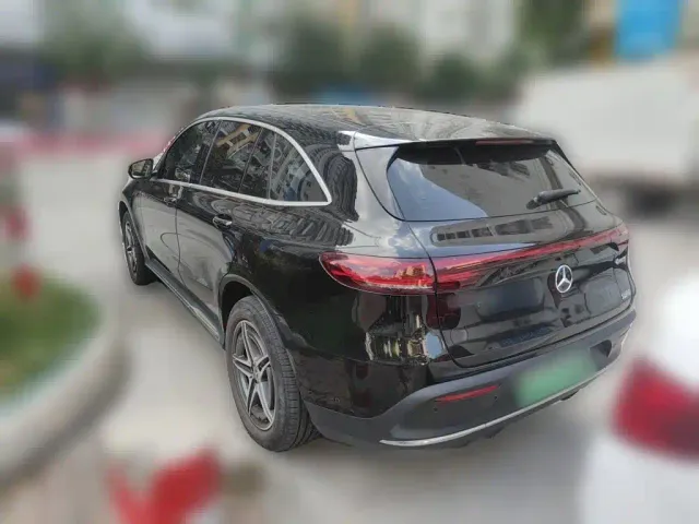Mercedes-Benz EQC — Фото автомобиля 4