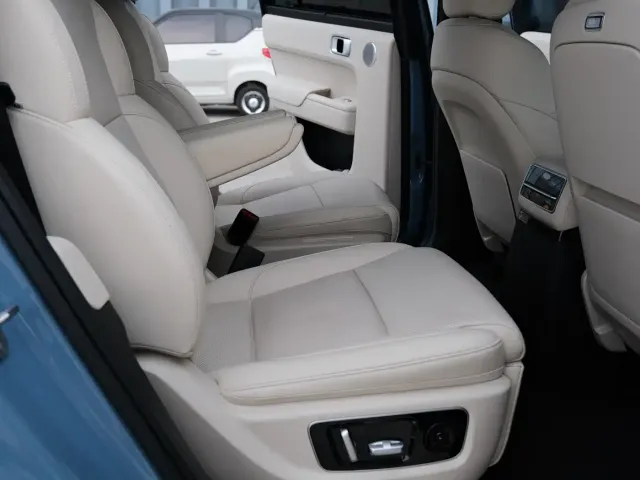 Li Auto Li Xiang L9 2022 Max — Фото автомобиля 13