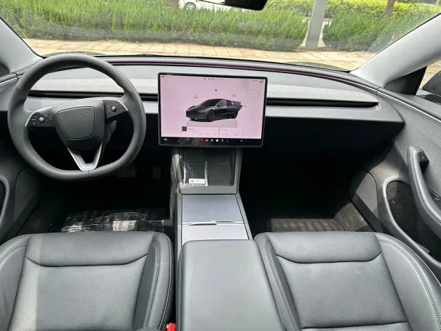 Tesla Model 3 — Фото автомобиля 8