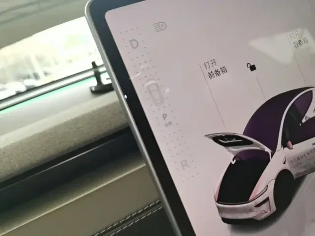 Tesla Model Y — Фото автомобиля 13