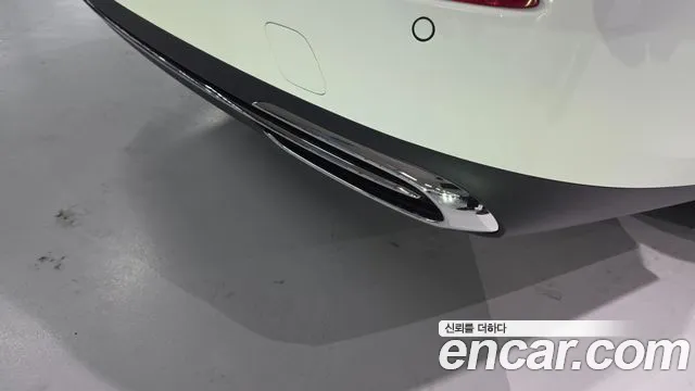 Mercedes-Benz E-Class — Фото автомобиля 4