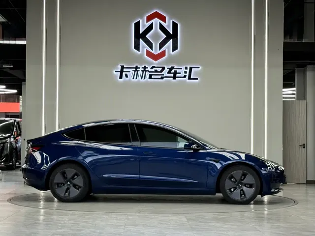 Tesla Model 3 — Фото автомобиля 4
