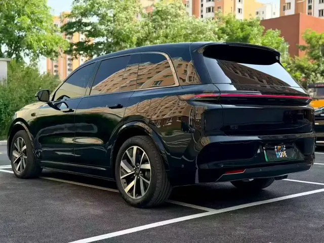 Li Auto L8 — Фото автомобиля 7