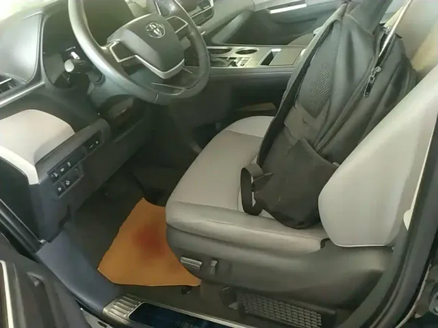 Toyota Toyota Sienna 2021 2.5L Hybrid Luxury Edition — Фото автомобиля 14