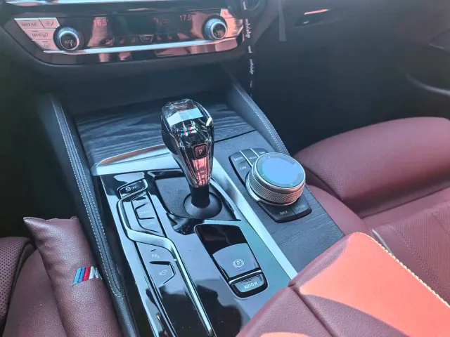 BMW 5 Series — Фото автомобиля 12