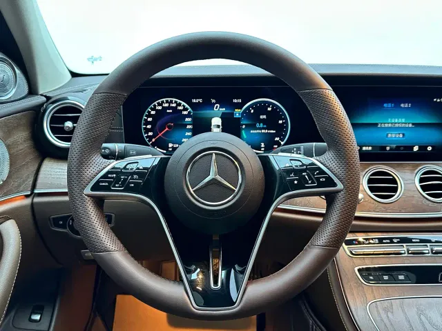 Mercedes-Benz E-Class — Фото автомобиля 17