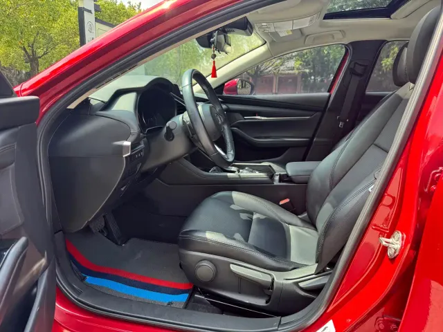 Mazda Axela — Фото автомобиля 4