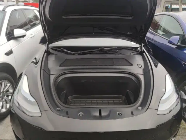 Tesla Model Y — Фото автомобиля 19