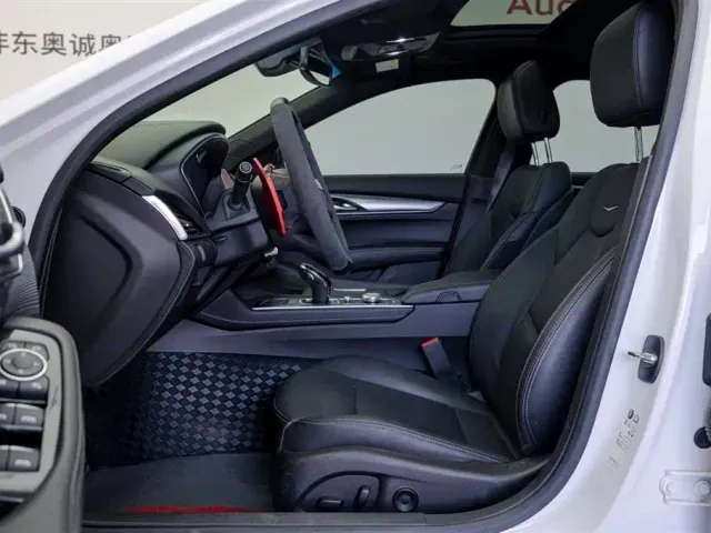 Cadillac CT5 — Фото автомобиля 9