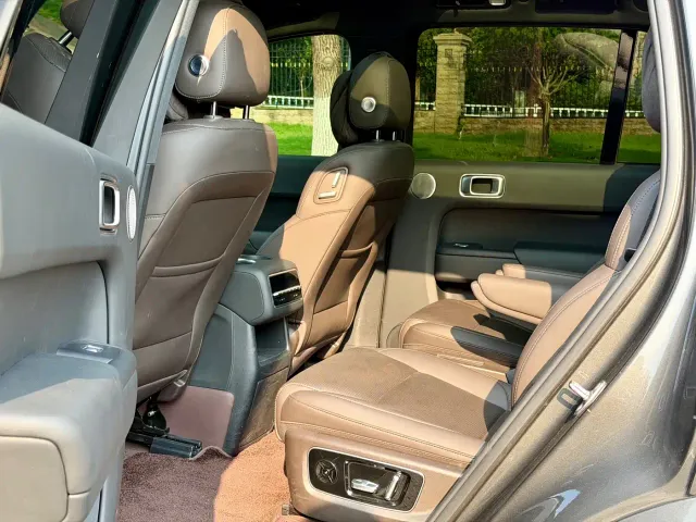 Li Auto L8 — Фото автомобиля 8