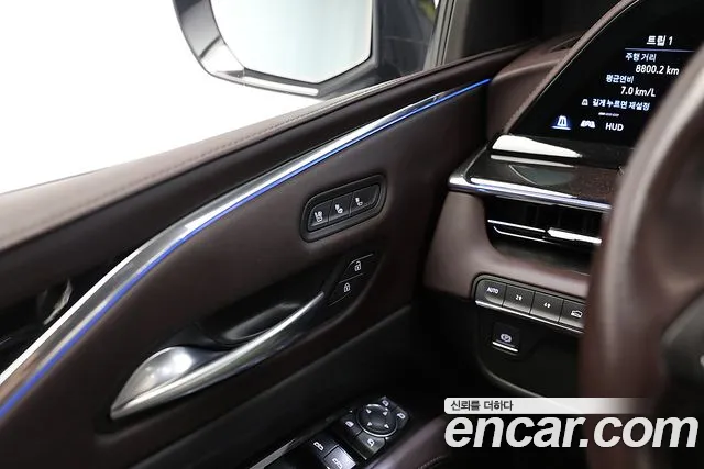 Cadillac Escalade — Фото автомобиля 17