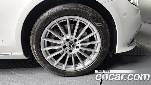 Mercedes-Benz E-Class — Фото автомобиля 5