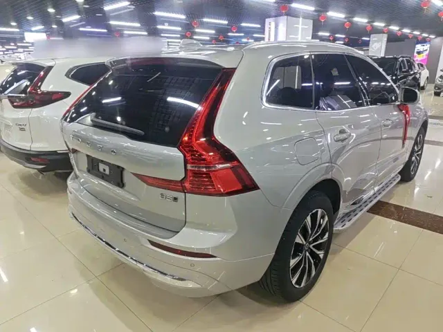 Volvo XC60 — Фото автомобиля 6