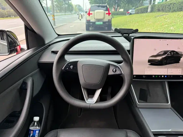 Tesla Model Y — Фото автомобиля 14