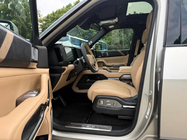 BYD FangChengBao Leopard 8 — Фото автомобиля 4