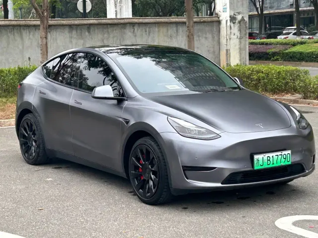 Tesla Model Y — Фото автомобиля 3