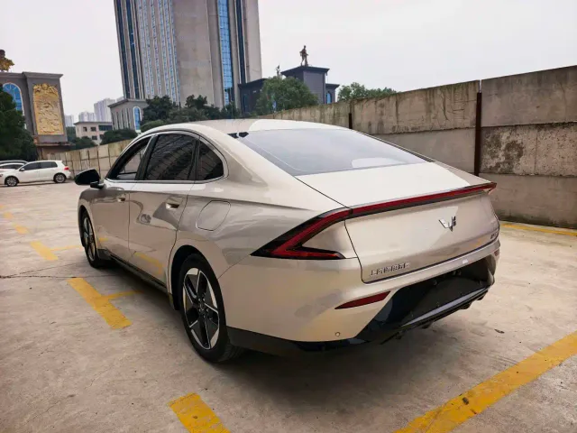Wuling Starlight — Фото автомобиля 11
