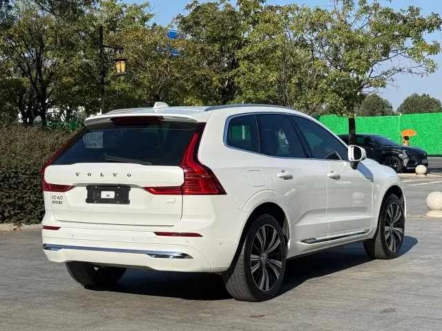 Volvo XC60 — Фото автомобиля 9