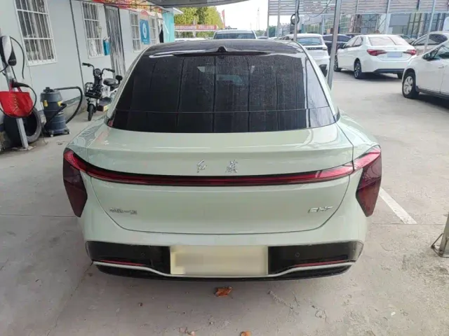 Hongqi EH7 — Фото автомобиля 5