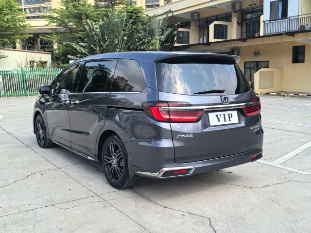Honda Odyssey — Фото автомобиля 4