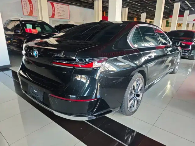 BMW 7 Series — Фото автомобиля 2