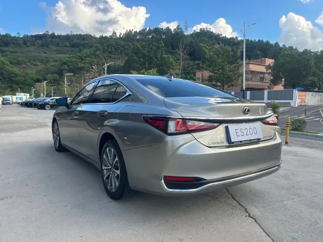 Lexus ES — Фото автомобиля 11