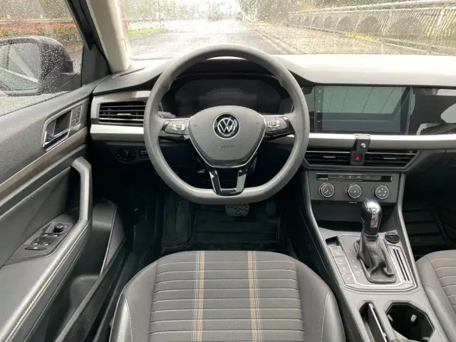 Volkswagen Lavida — Фото автомобиля 8