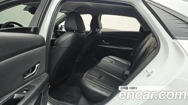 Hyundai AVANTE Avante (CN7) — Фото автомобиля 17