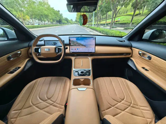 Geely Galaxy Starship 7 EM-i — Фото автомобиля 11