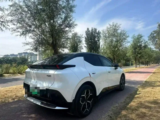 Lynk & Co Z20 — Фото автомобиля 9
