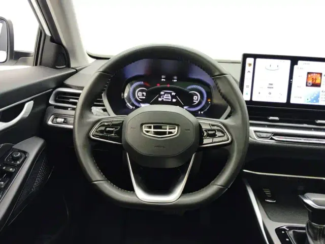Geely Emgrand — Фото автомобиля 14